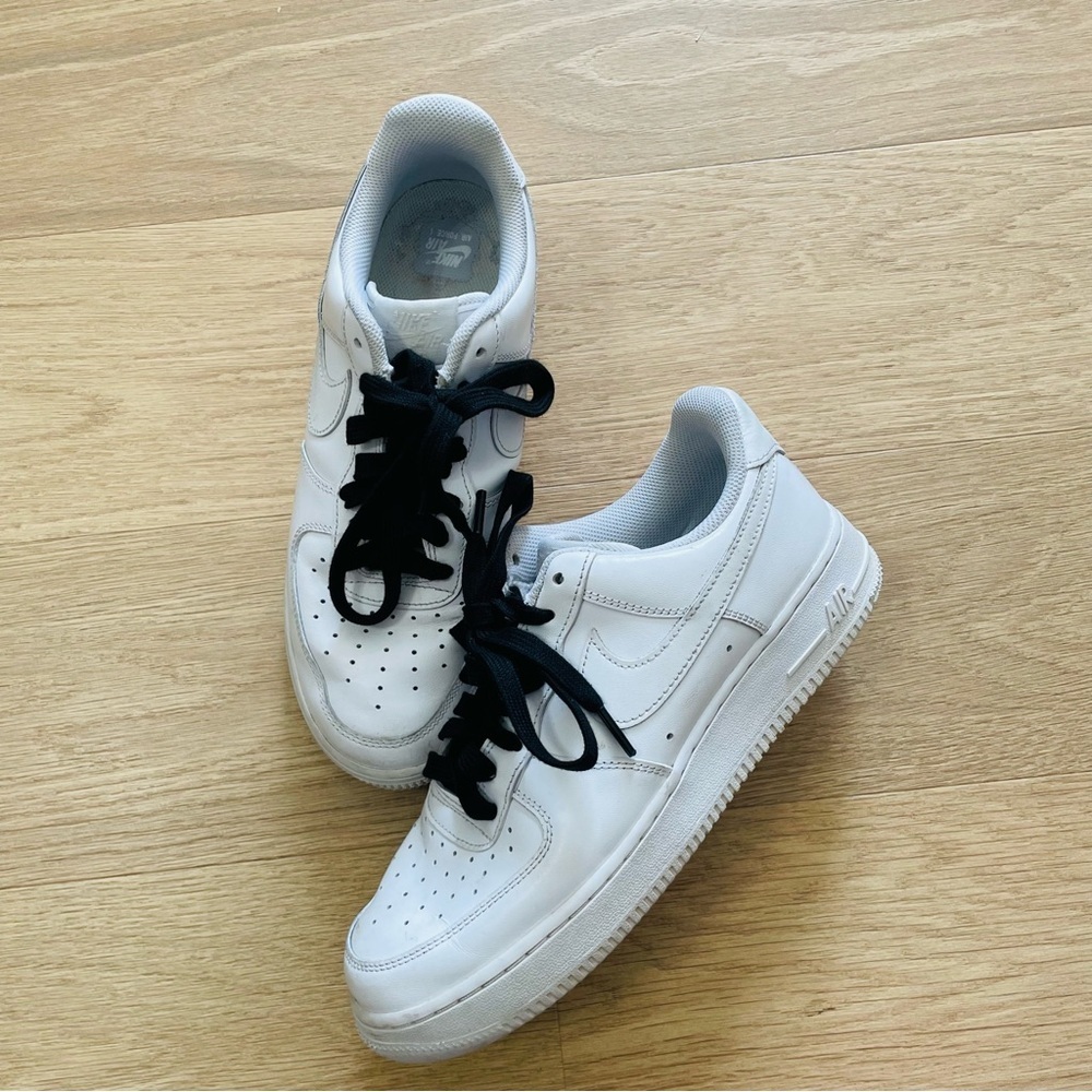 Nike Air Force One White sneakers 9.5 casual streetwear Gently worn athletic